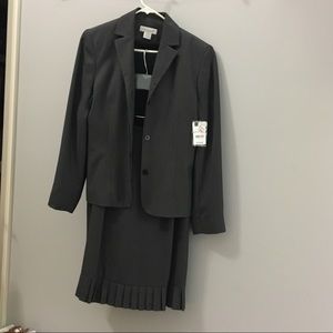 Skirt suit set